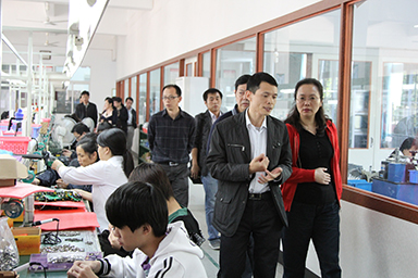 福建省委統(tǒng)戰(zhàn)部副部長、省工商聯(lián)黨組書記王玲視察虹潤公司